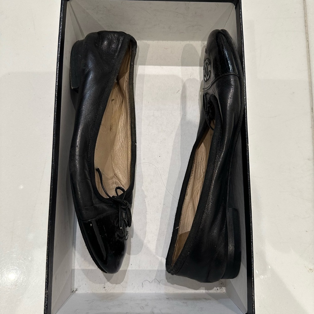 Chanel Black Size 6 Ballet Flats